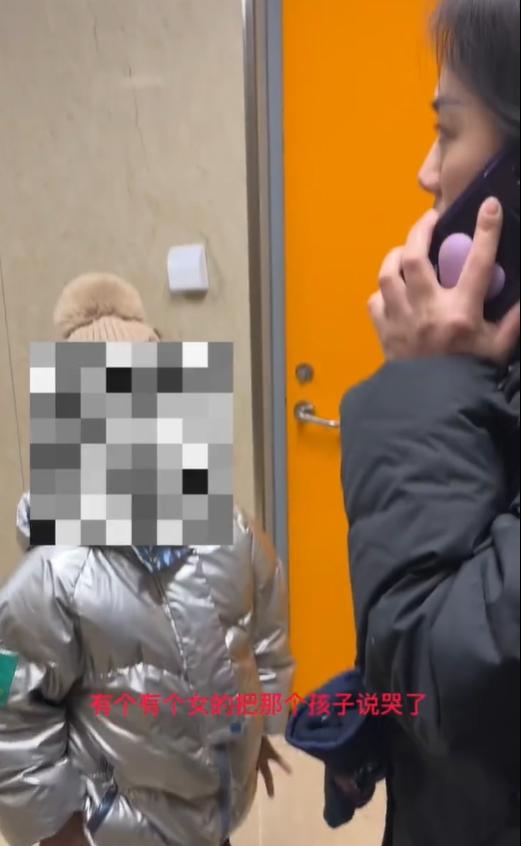 男童母親打電話找丈夫「幫拖」。(互聯網)