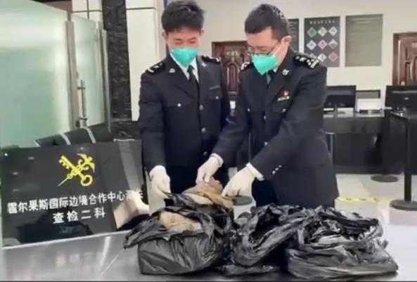 海關截獲50.5公斤走私牛肚。(互聯網)