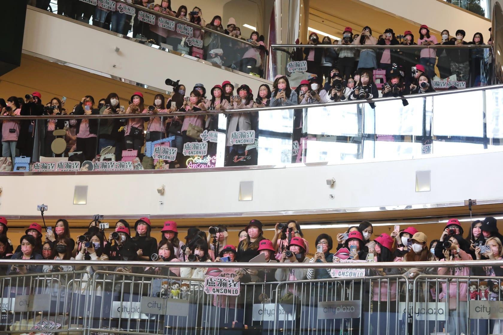 盧瀚霆現身太古城,為其代言飲品OOHA出席一周年活動。 (林俊源攝)