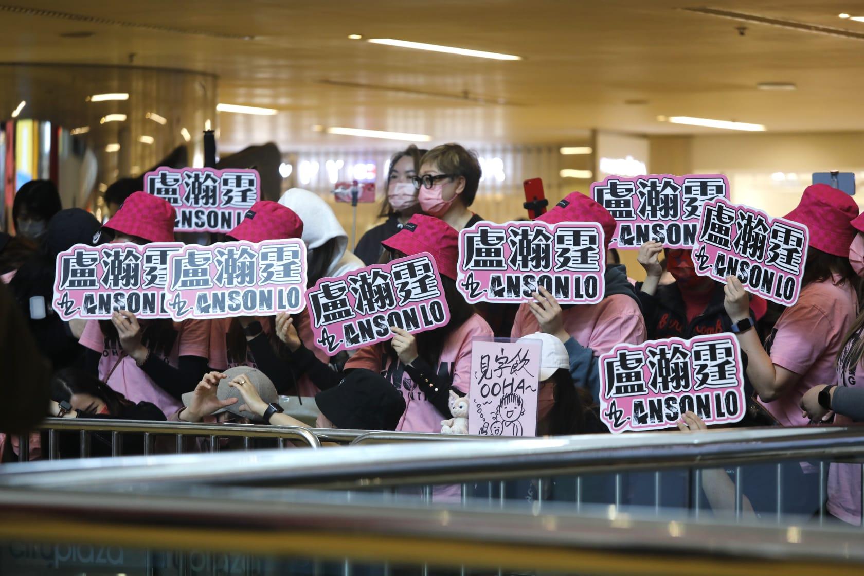 盧瀚霆現身太古城,為其代言飲品OOHA出席一周年活動。 (林俊源攝)