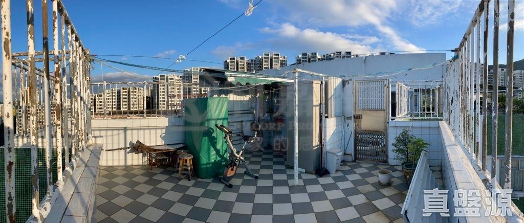 市場唯一放盤的南豐新邨三房連天台特色單位,天台面積有328方呎。(代理提供)