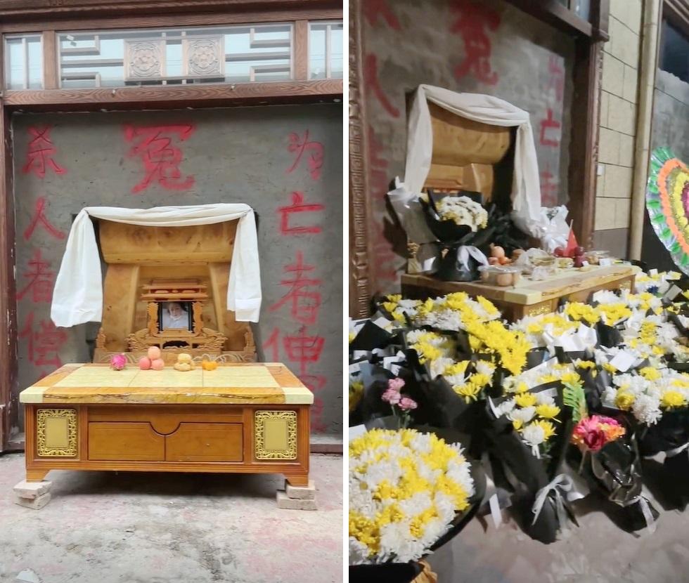 死者家屬將死者棺槨封在男家堂屋,不少網民知悉事件後向死者獻上鮮花哀悼。(互聯網)
