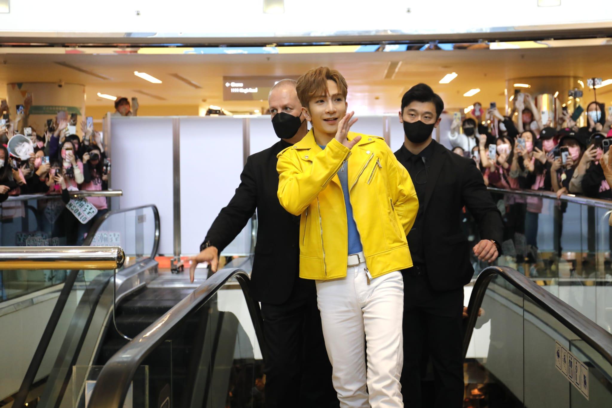 盧瀚霆現身太古城,為其代言飲品OOHA出席一周年活動。 (林俊源攝)