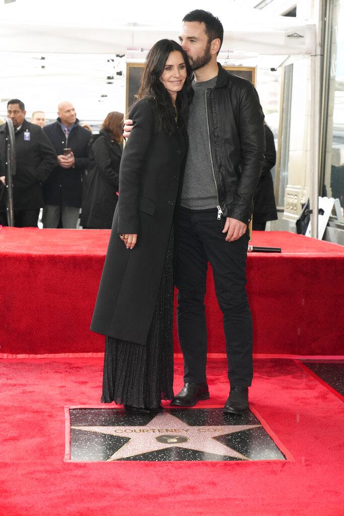 Courteney Cox獲另一半Johnny McDaid撐場。