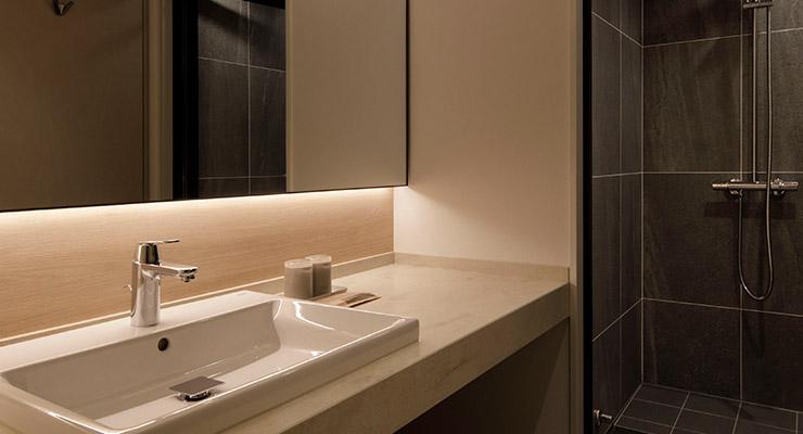 HOTEL THE LEBEN大阪酒店以簡約素色風為主。