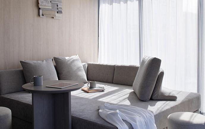 HOTEL THE LEBEN大阪酒店以簡約素色風為主。