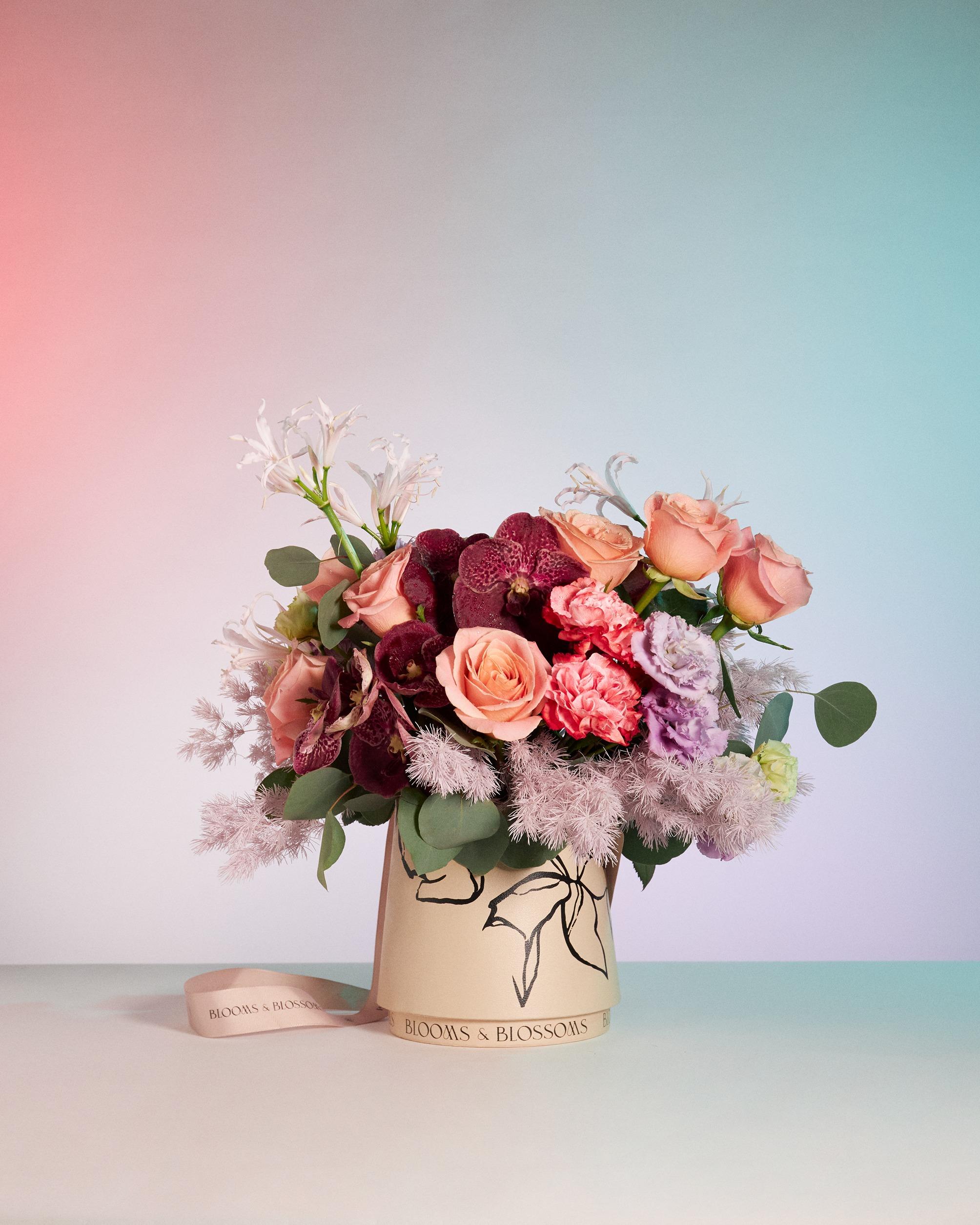 情人節禮物推介2023|BLOOMS & BLOSSOMS Bloom Bucket系列 $1,980 小型 (40cm)、$2,880 大型 (60cm)