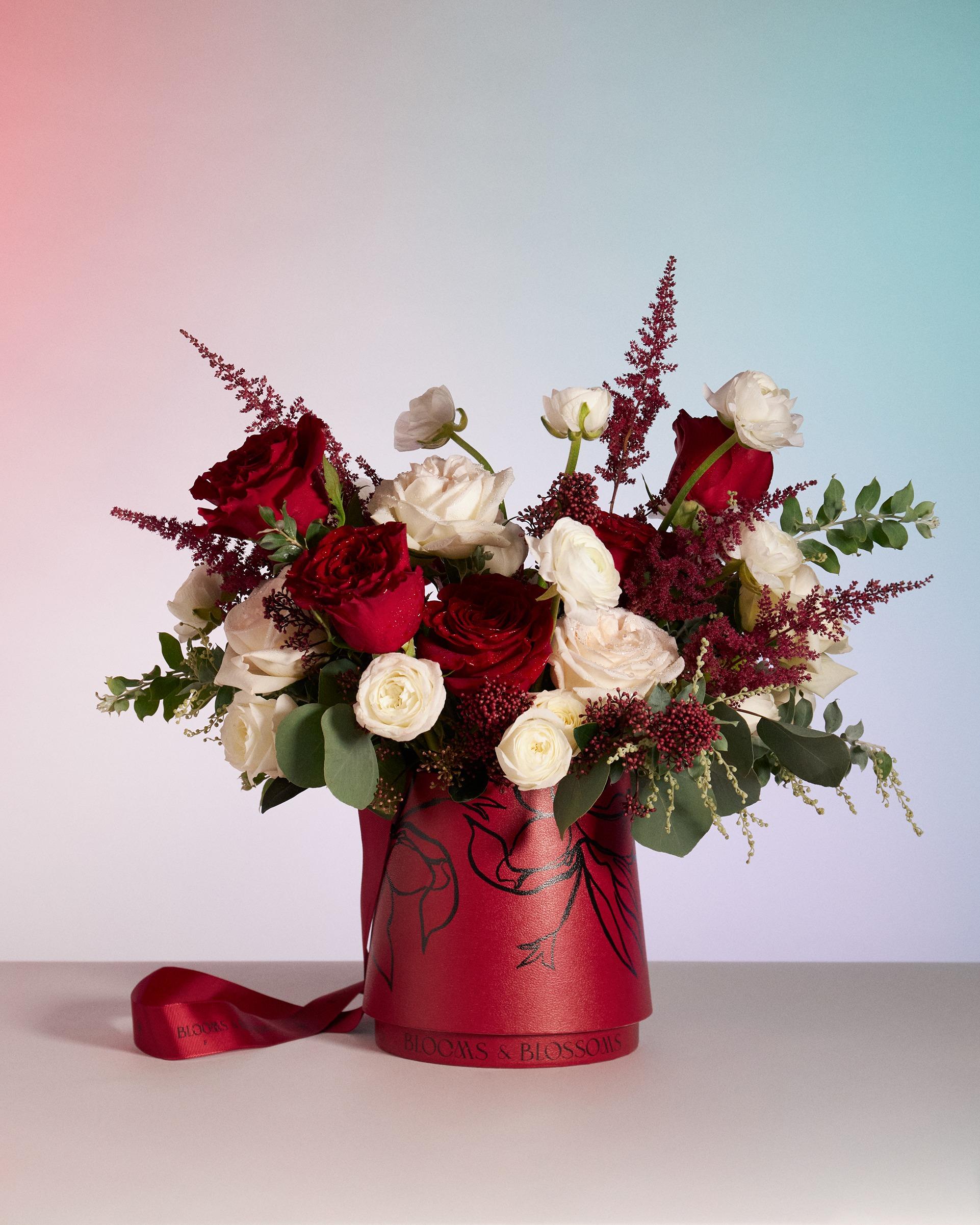 情人節禮物推介2023|BLOOMS & BLOSSOMS Bloom Bucket系列 $1,980 小型 (40cm)、$2,880 大型 (60cm)