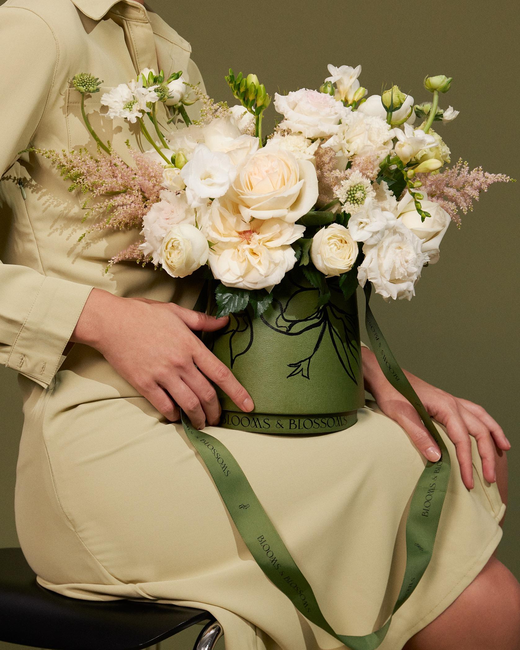 情人節禮物推介2023|BLOOMS & BLOSSOMS Bloom Bucket系列 $1,980 小型 (40cm)、$2,880 大型 (60cm)