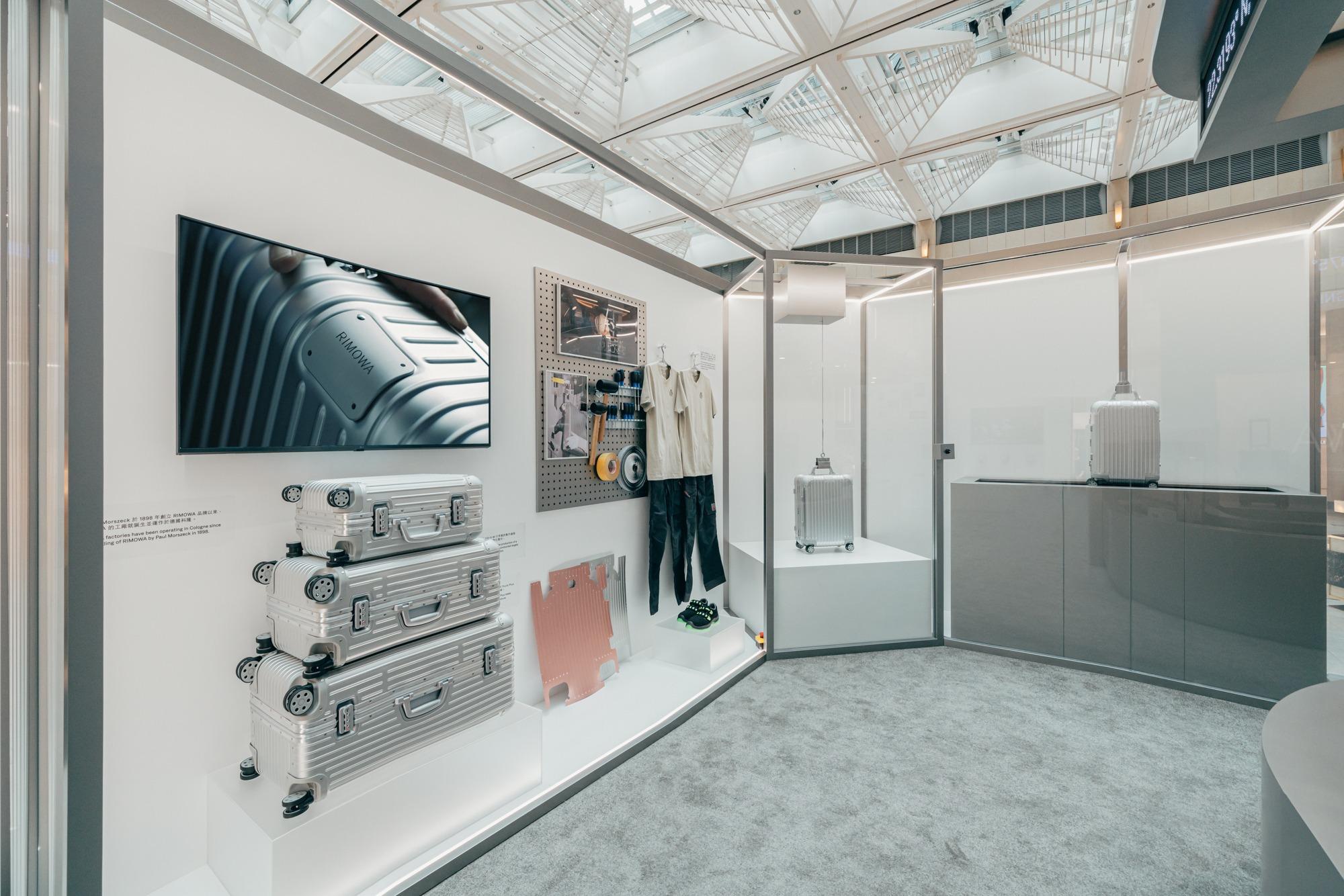 影片介紹品牌經典鋁鎂合金行李箱的製作過程。