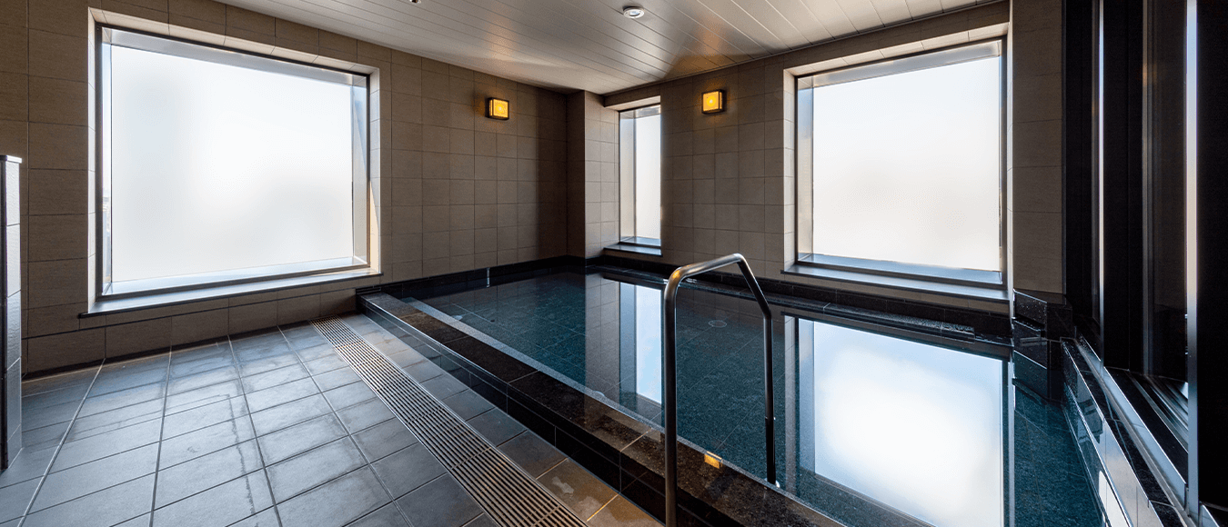 男湯及女湯分別有兩個不同溫度的池。