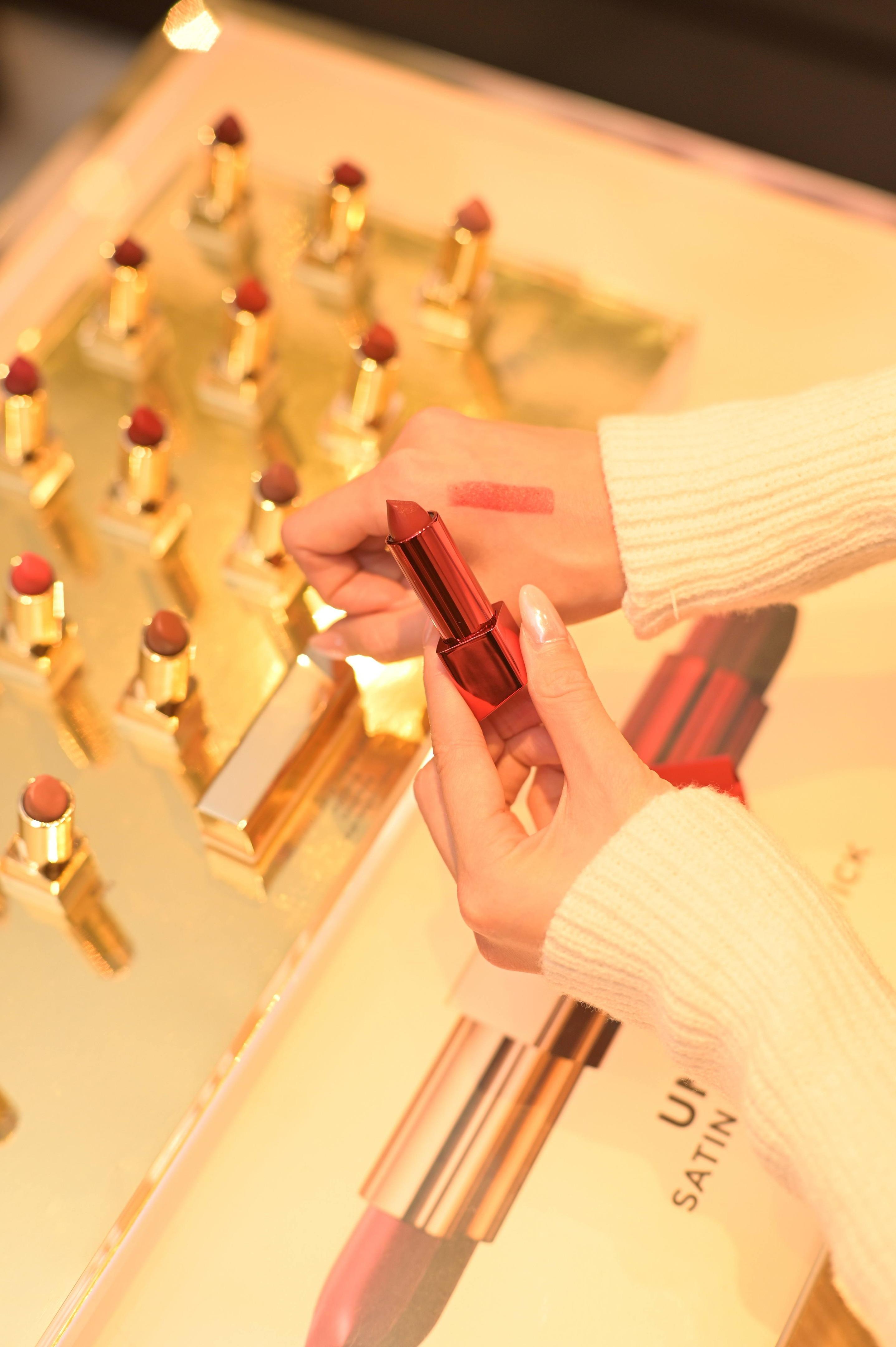 口罩令取消唇膏推介|UNLOCKED緞光柔滑唇膏 RED 0 $330