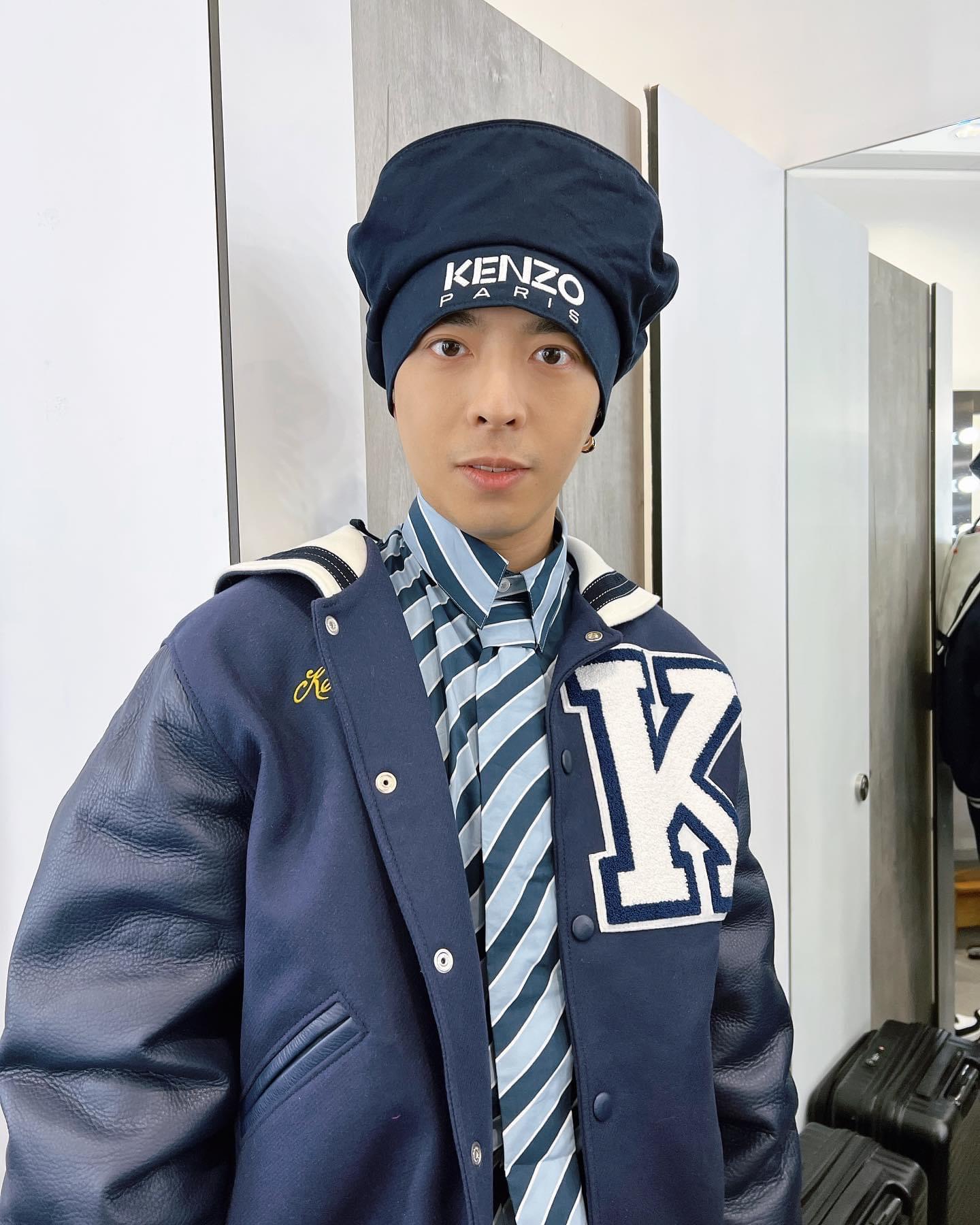 Edan在試身時蝦碌地戴上水手帽,變成油王的樣子。