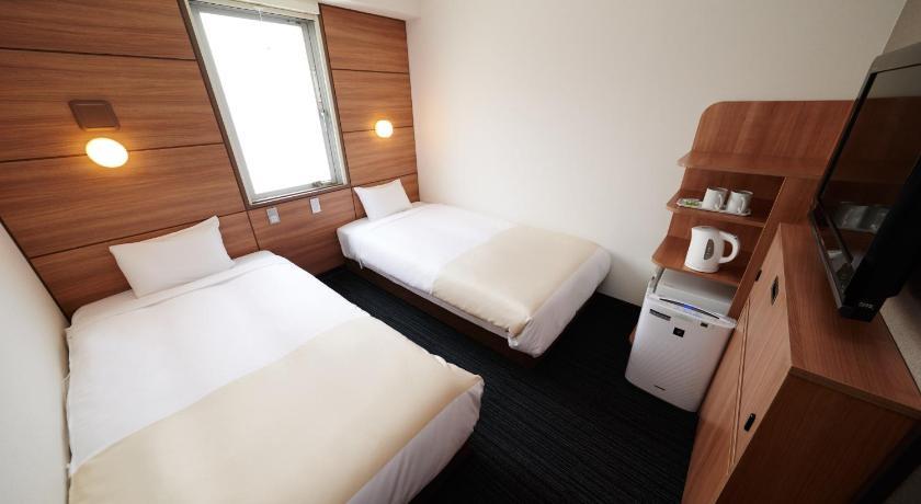 房間以木系為主。