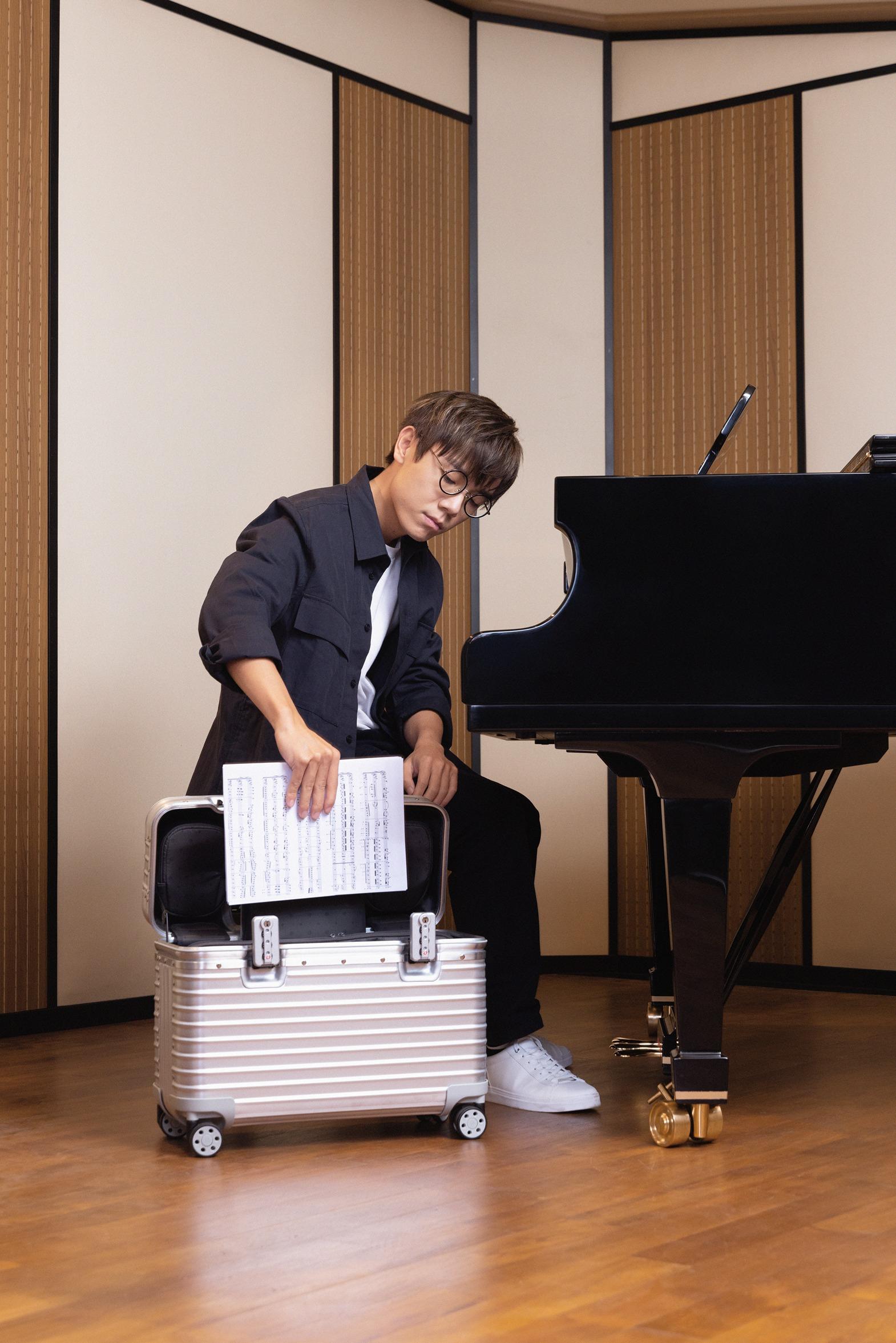 林家謙為RIMOWA拍攝企劃影片。