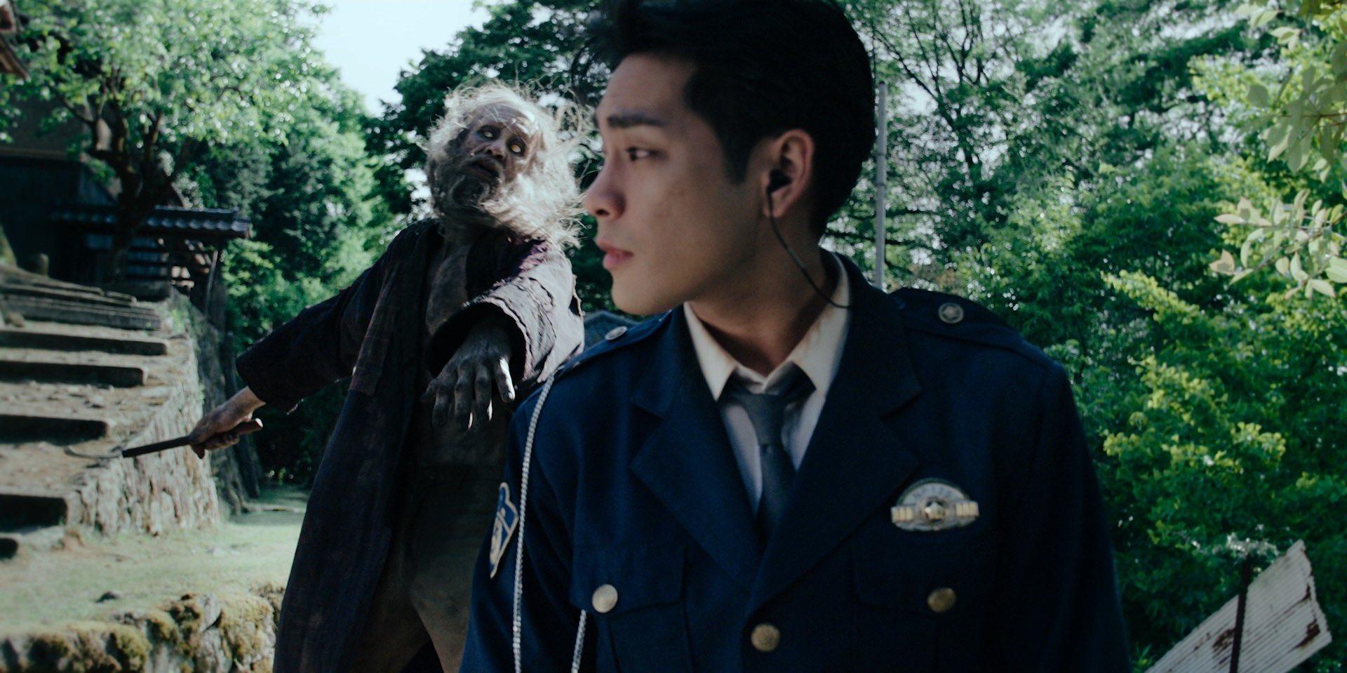 《噬亡村》的後藤家神秘角色「那個人」,造型嚇人又恐怖。