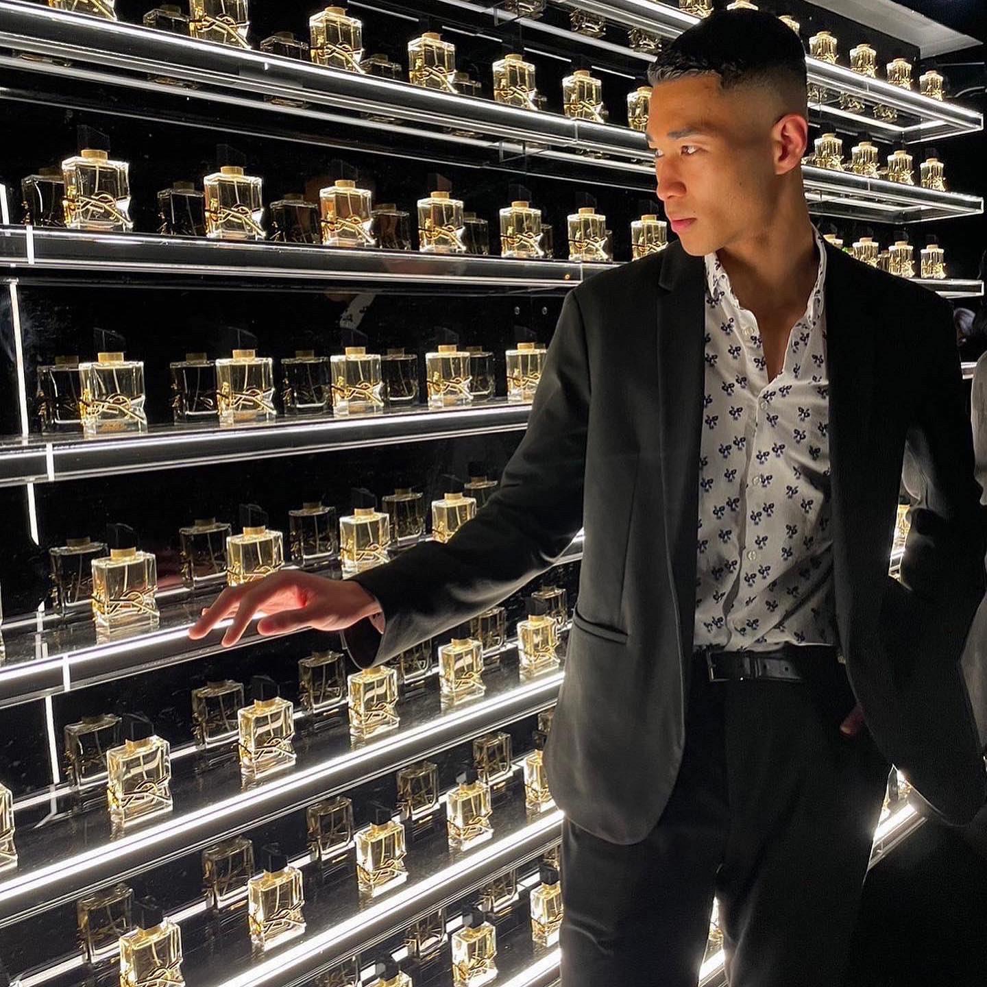 澤井一希在《噬亡村》扮演恐怖角色,可惜全劇用上特技化妝遮樣演出。