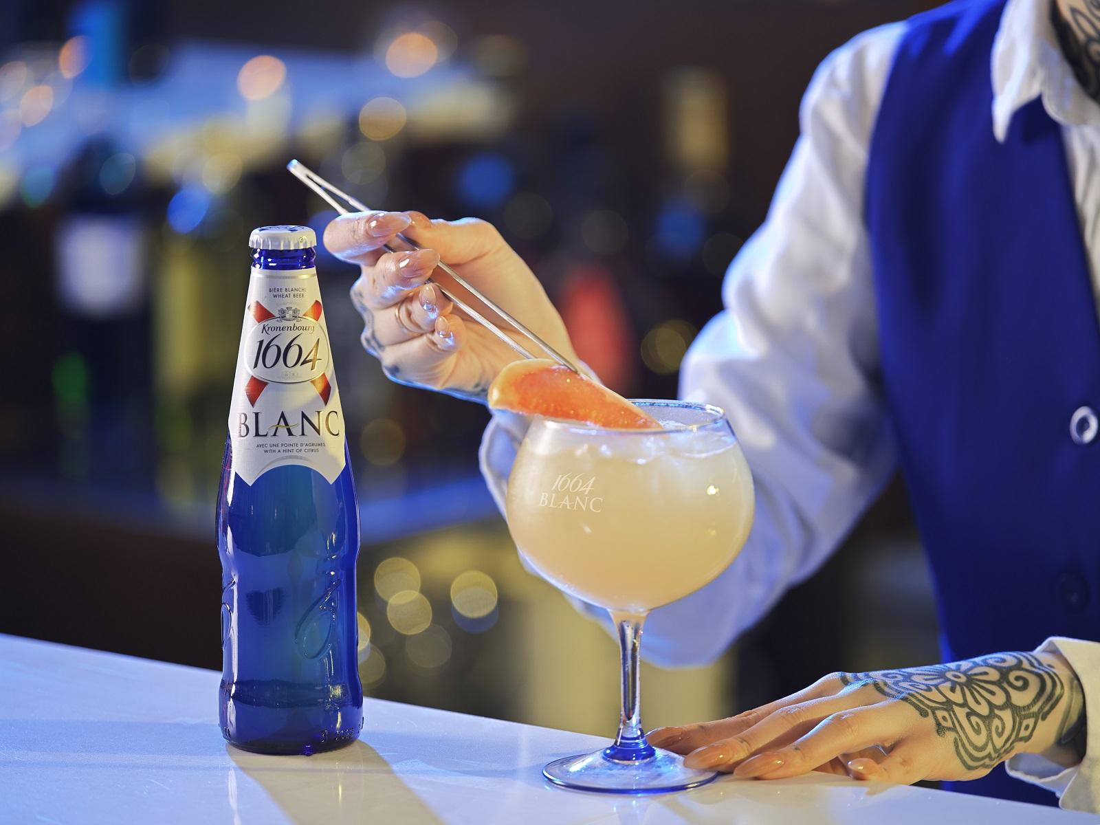 最後撒上西柚皮屑作裝飾。