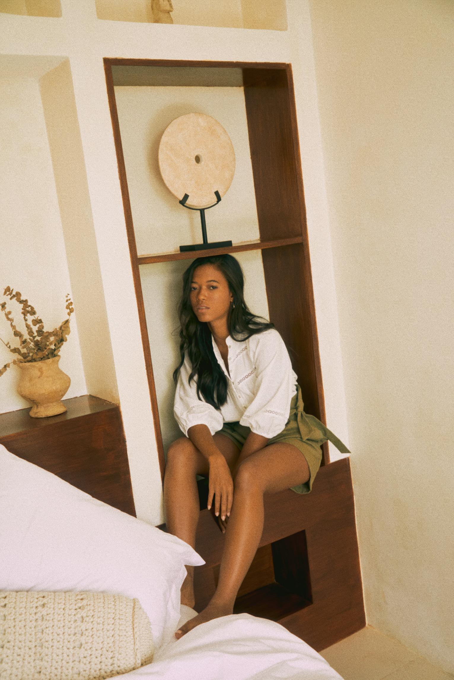 Guada Lace Trim Puff Sleeve Blouse $295、Macey Paperbag Shorts $295