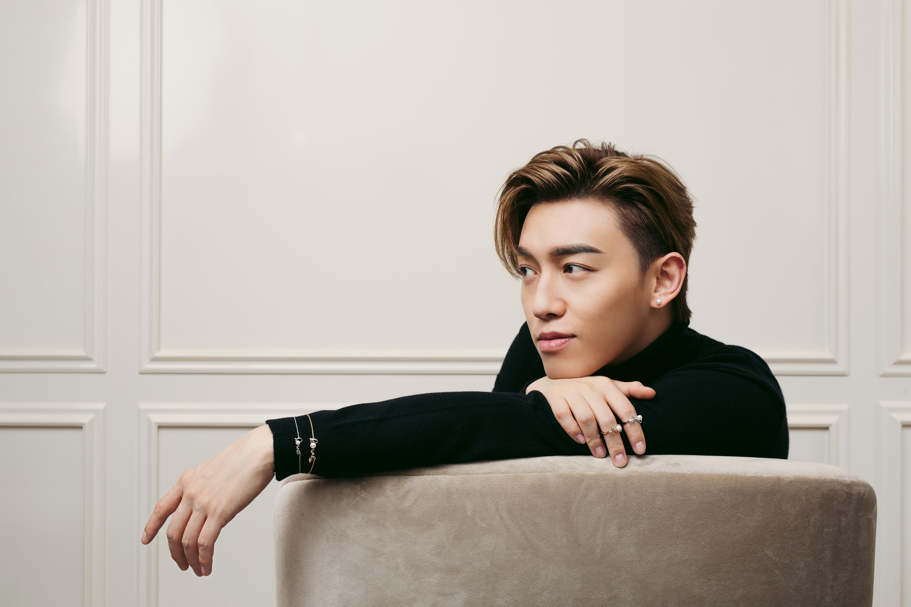 情人節禮物推介2023|Love Collection 18K白金手鏈 $5,640、 Love Collection 18K粉紅金手鏈 $7,800、 Love Collection 18K白金戒指 $8,260、 Love Collection 18K粉紅金戒指 $8,260