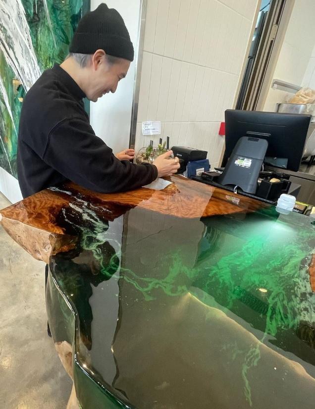 店裡的檯亦是取自原木。(IG@koodwoodwork)