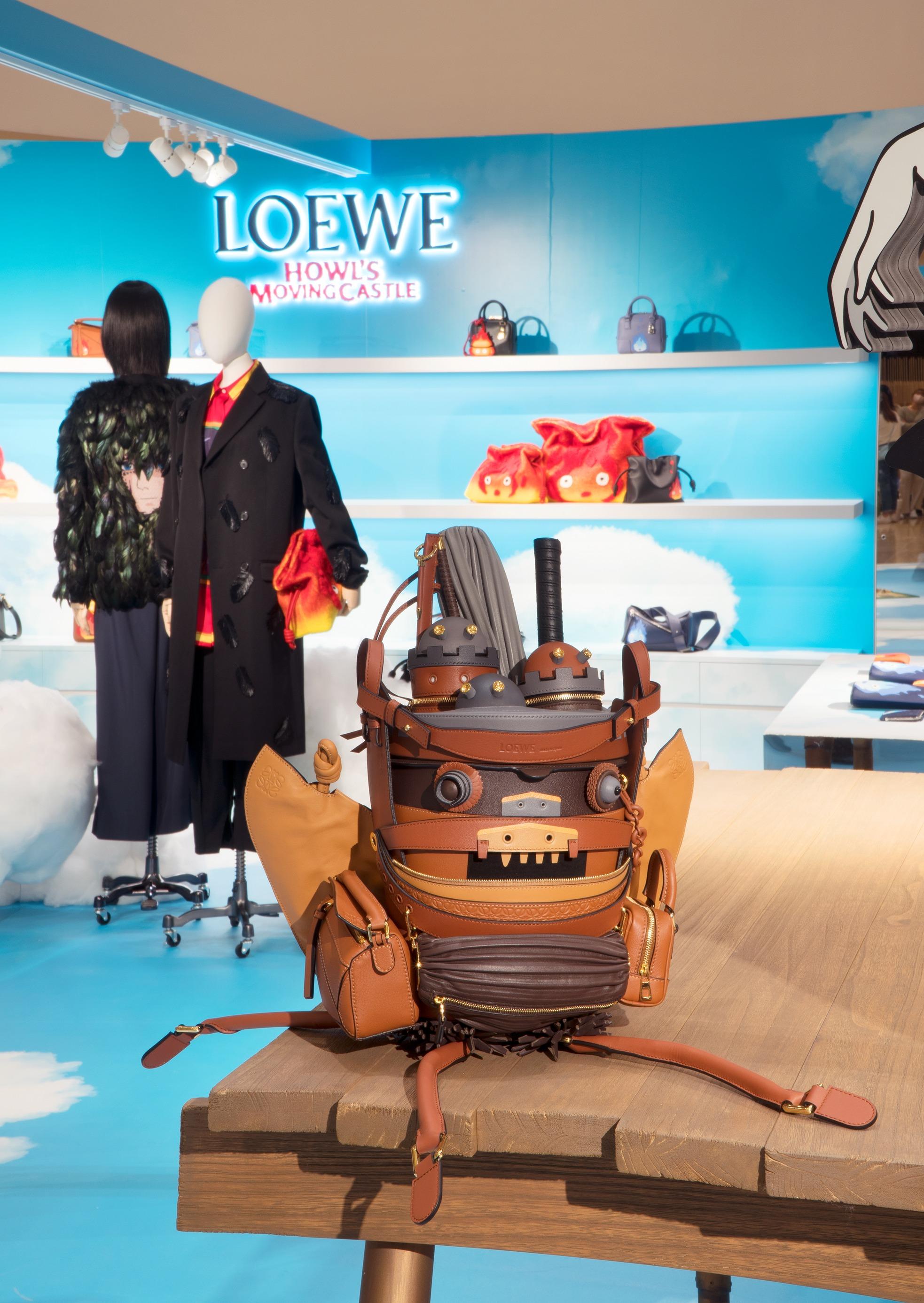 超限量的LOEWE x《哈爾移動城堡》城堡手袋,索價12萬元。