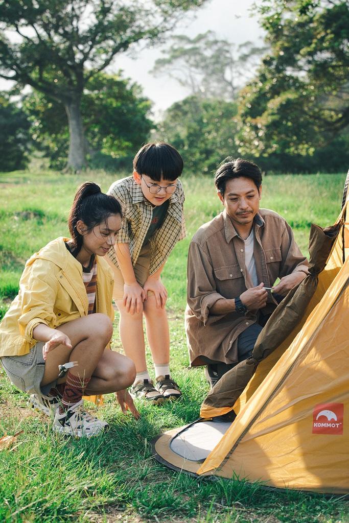 陸駿光與家朗(徐嘉謙) 「父子」情深,默契十足經常「神同步」。(劇照)