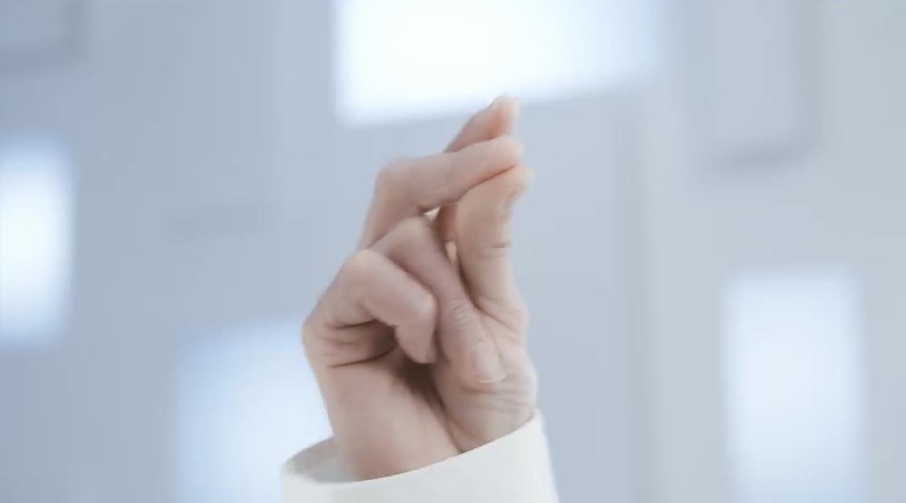 MIRROR新團歌《GO GREEN》預告中,哪位鏡仔撻手指?