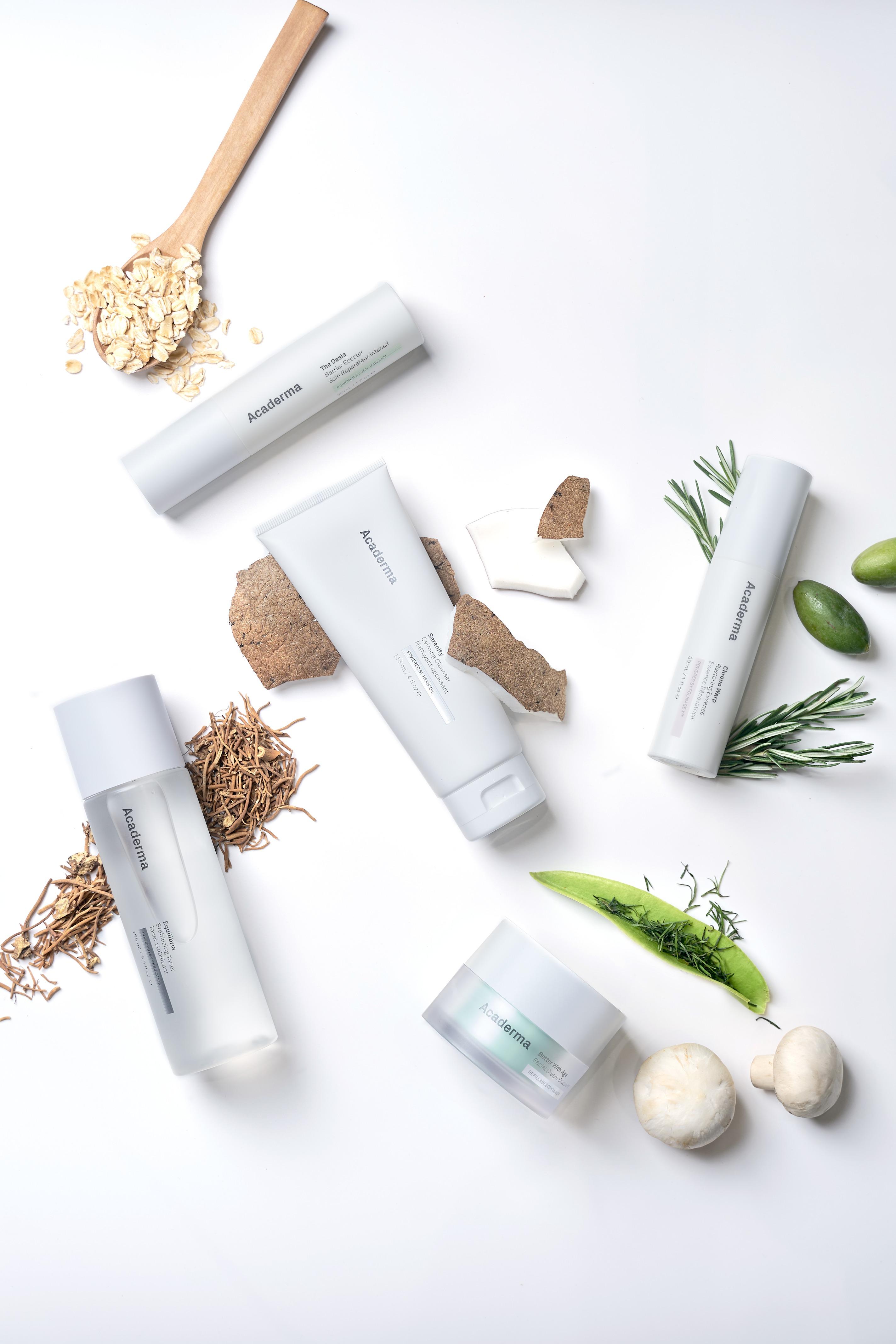 除了精華之外,品牌亦有推出面霜及爽膚水。