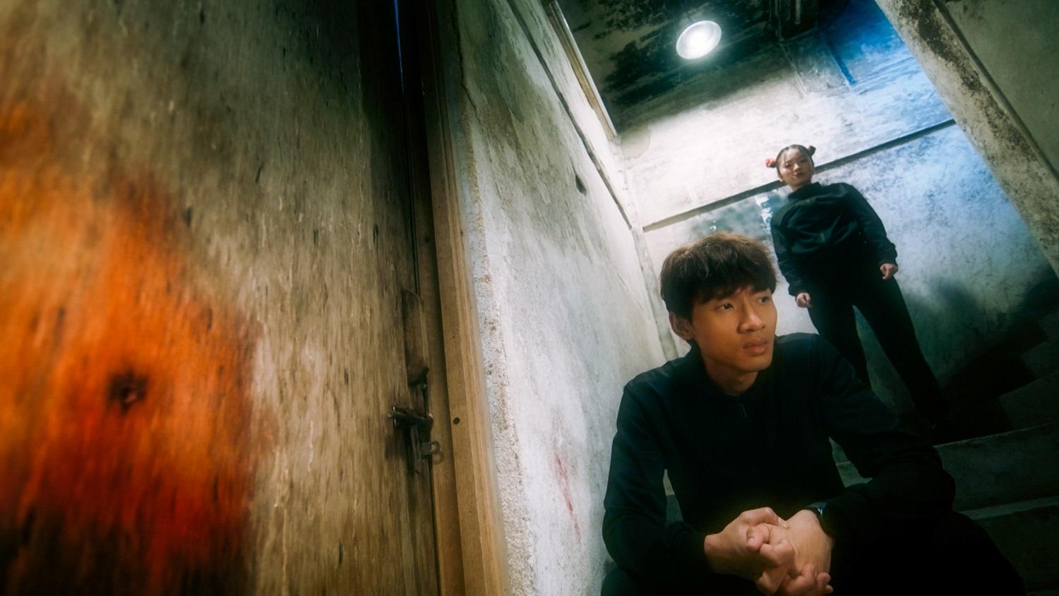 陳海寧「回魂」與陳湛文重組案情的一場戲,獲網民大讚。(《殺手廢J》劇照)