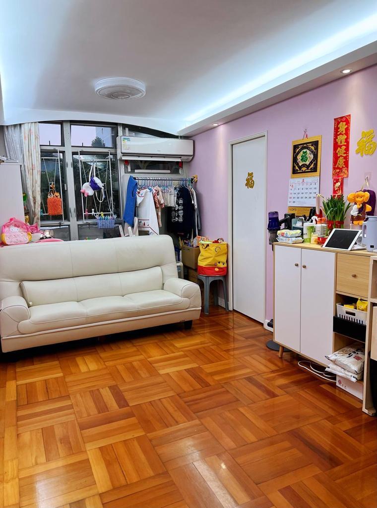 長方形開則大廳,活動空間充裕。(代理提供)