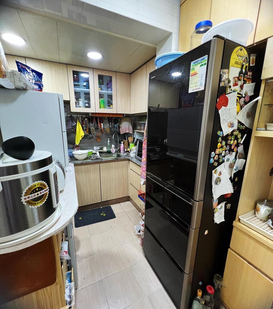 闊大的廚房,備有新淨組合廚櫃,相當實用。(代理提供)