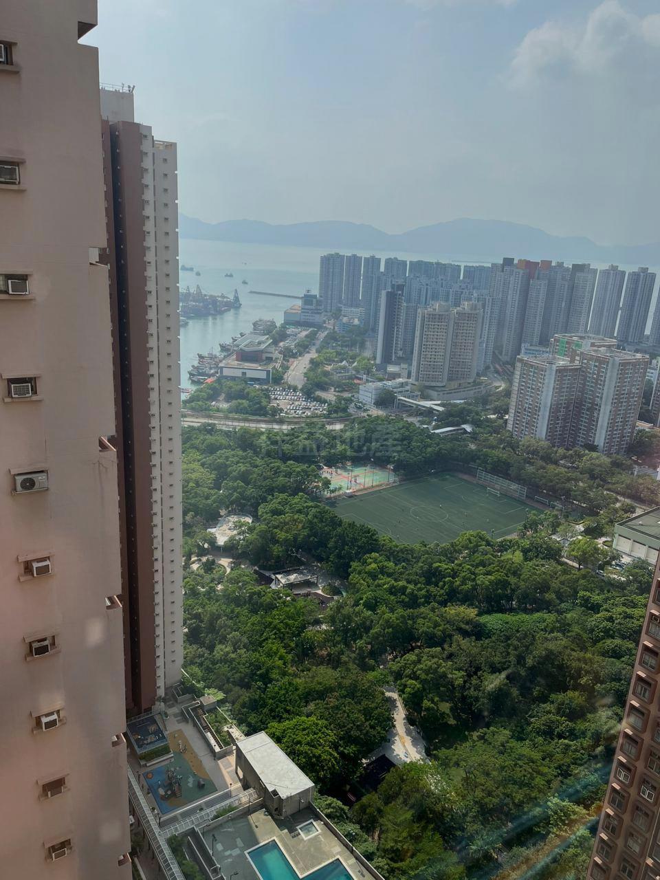 單位景觀相當開揚,望翠綠園景和海景。(代理提供)