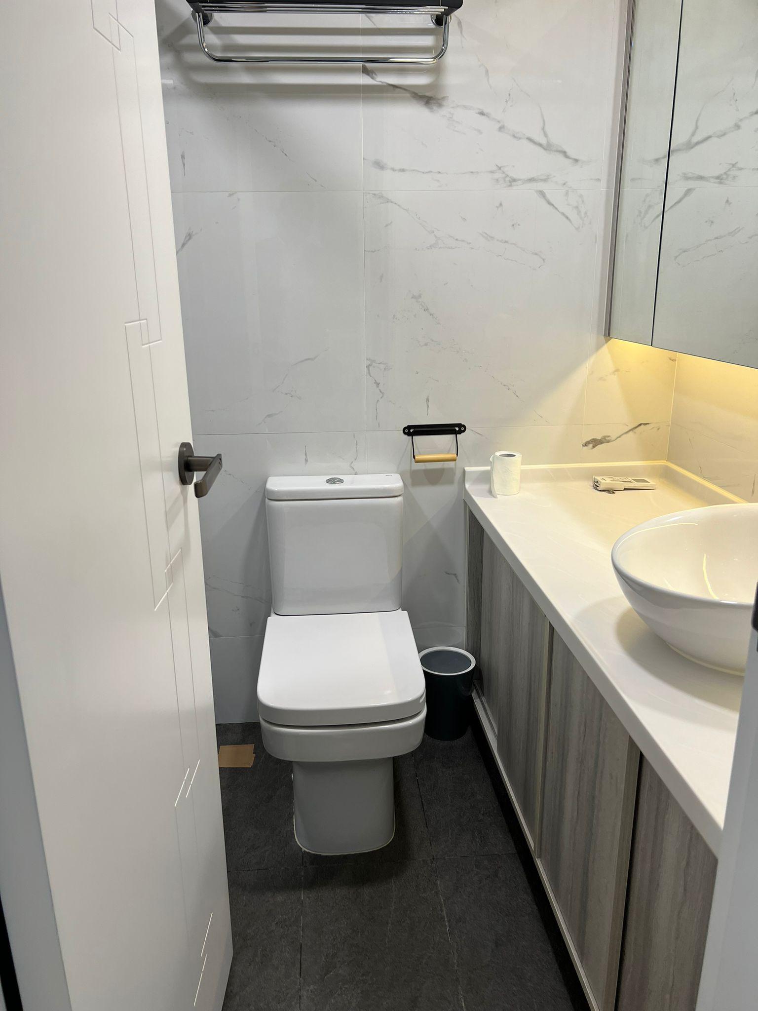 浴室裝修簡潔企理。(代理提供)