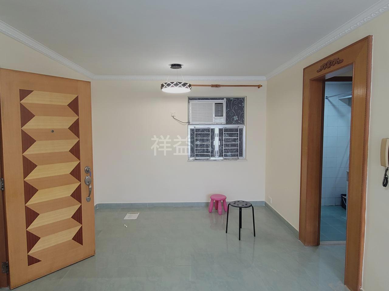 大廳呈長方形開則,容易擺位。(代理提供)