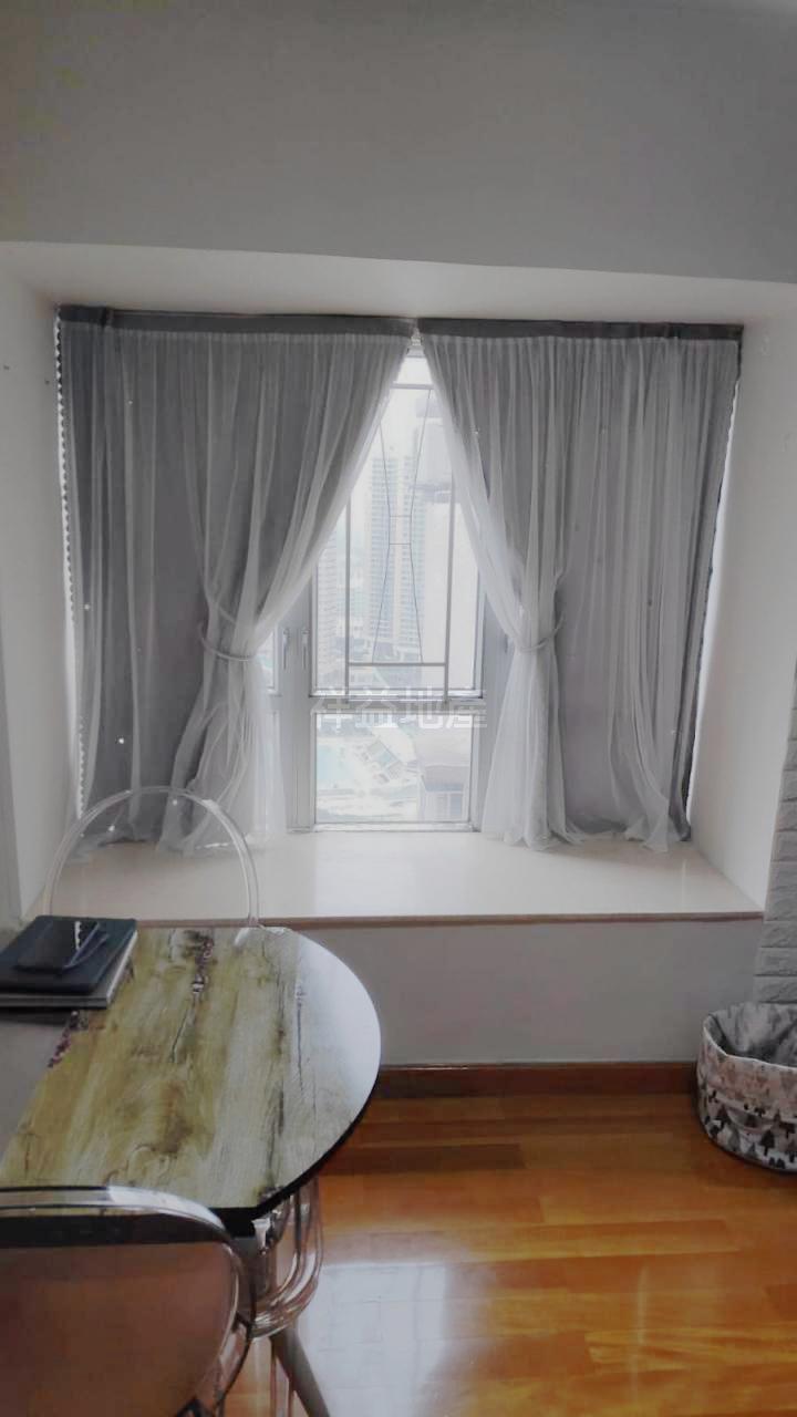 單位間隔四正,外望開揚市景。(代理提供)