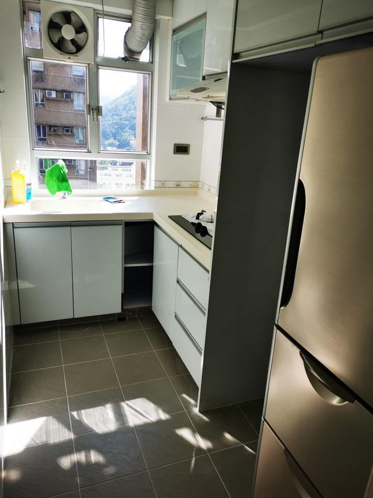 廚房配套新淨企理,而且非常光猛。(代理提供)