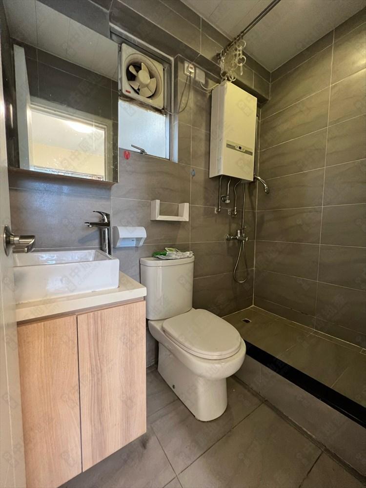 浴室非黑廁,面積算大。(代理提供)