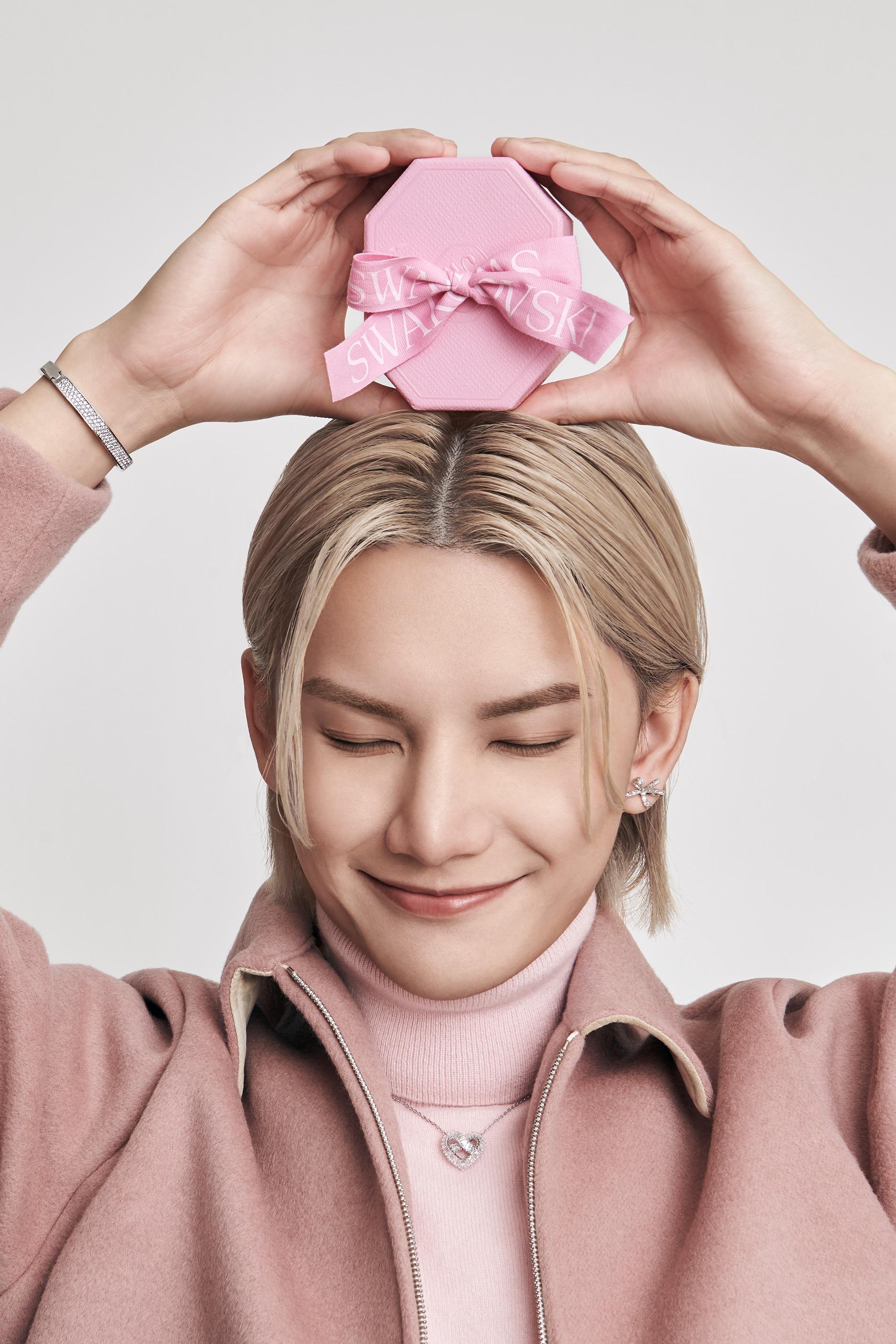 情人節禮物推介2023|SWAROVSKI今年邀請Jeremy演繹多款情人節首飾。