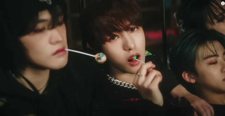 新歌《Best Friend Ever》MV充滿充滿歡樂,猶如置身夢幻童話世界。(截圖)