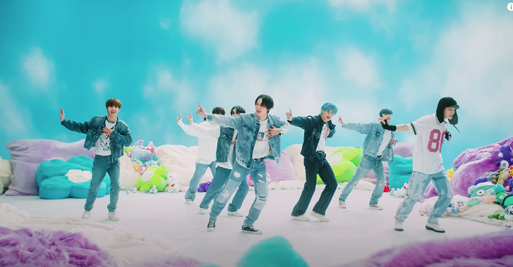 新歌《Best Friend Ever》MV七彩繽紛。(截圖)