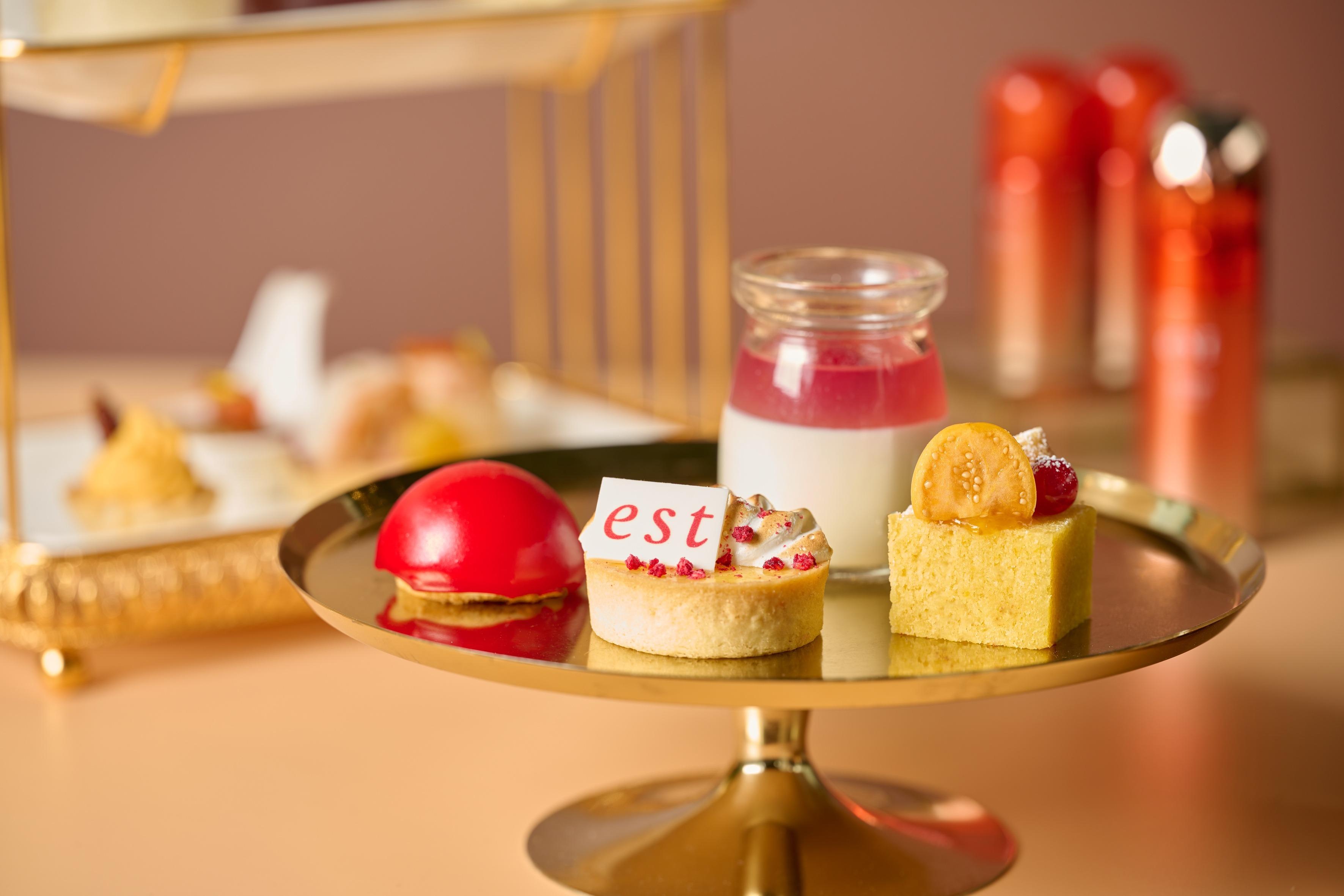 甜點靈感源自est 獨特的「Growing Orange」澄紅色為主色調。