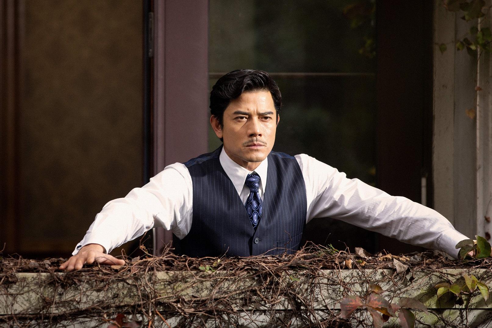 Aaron獲梁朝偉讚完全駕馭磊樂一角。(《風再起時》劇照)