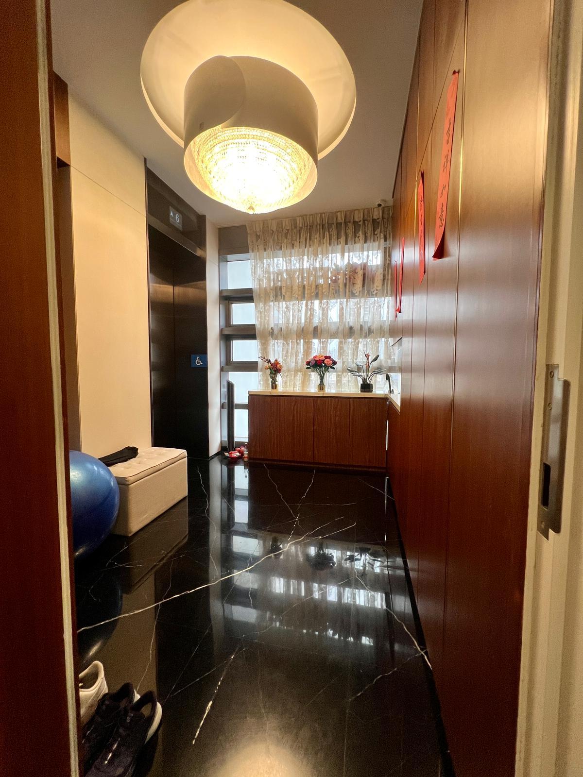 單位的私人電梯大堂。