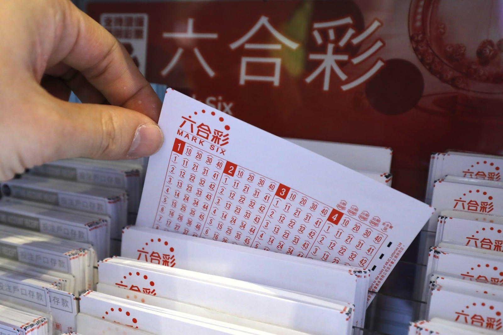 六合彩金多寶,一注獨中獎金達8000萬,2月2日攪珠。(林俊源攝)