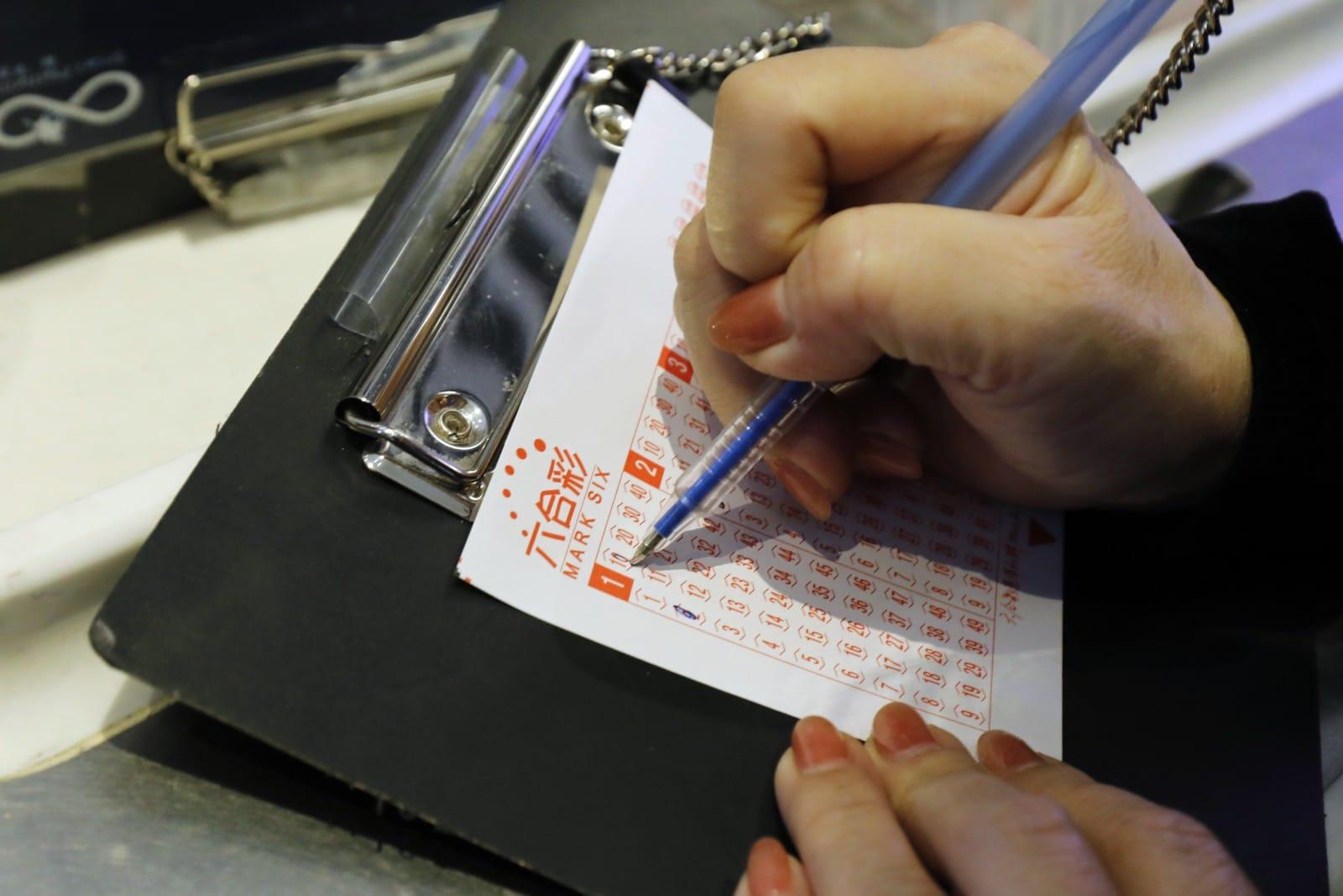 六合彩金多寶,一注獨中獎金達8000萬,2月2日攪珠。(林俊源攝)