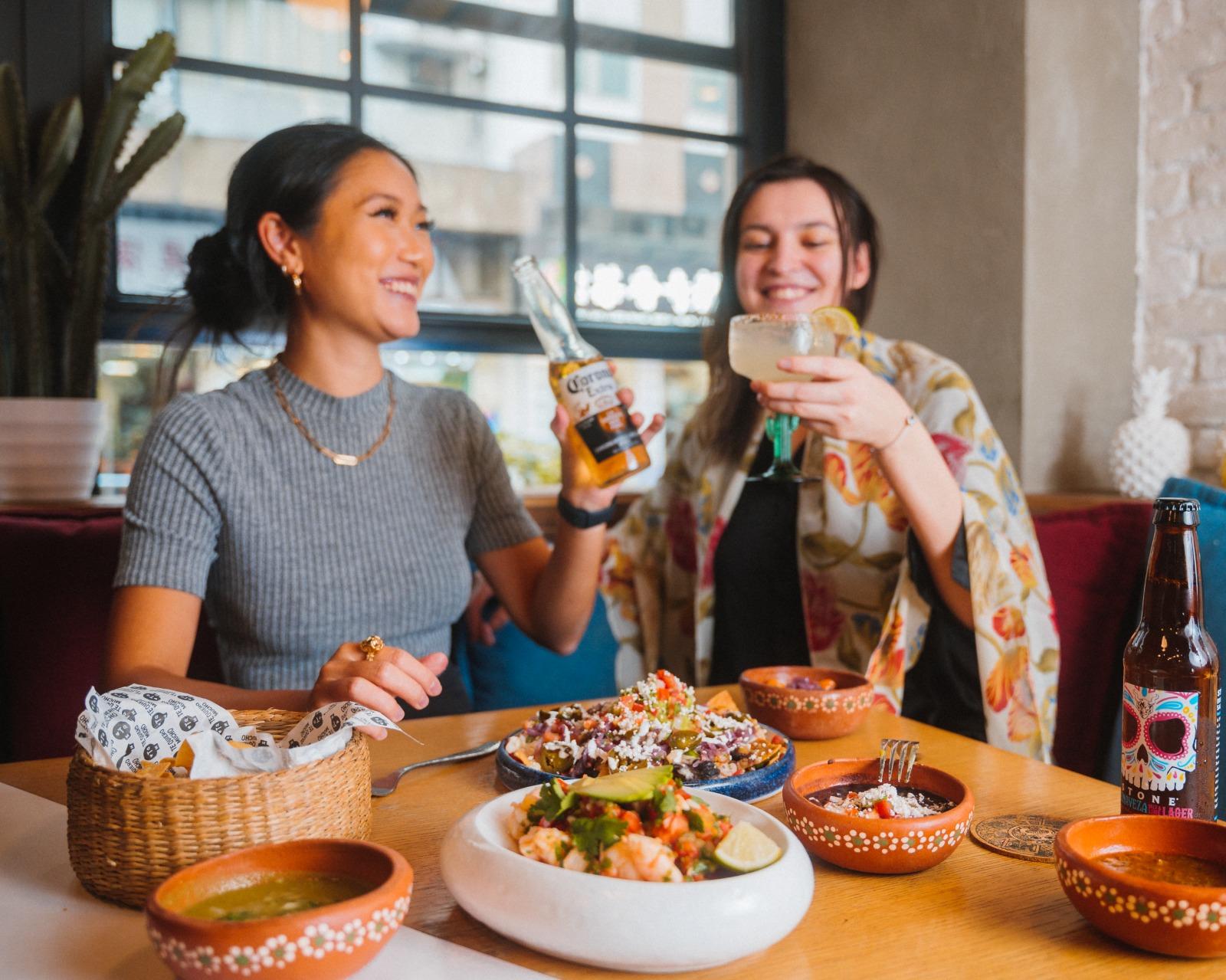 墨西哥餐廳Te Quiero Mucho於情人節推出無限暢飲晚餐,讓單身人士 能盡情狂歡。