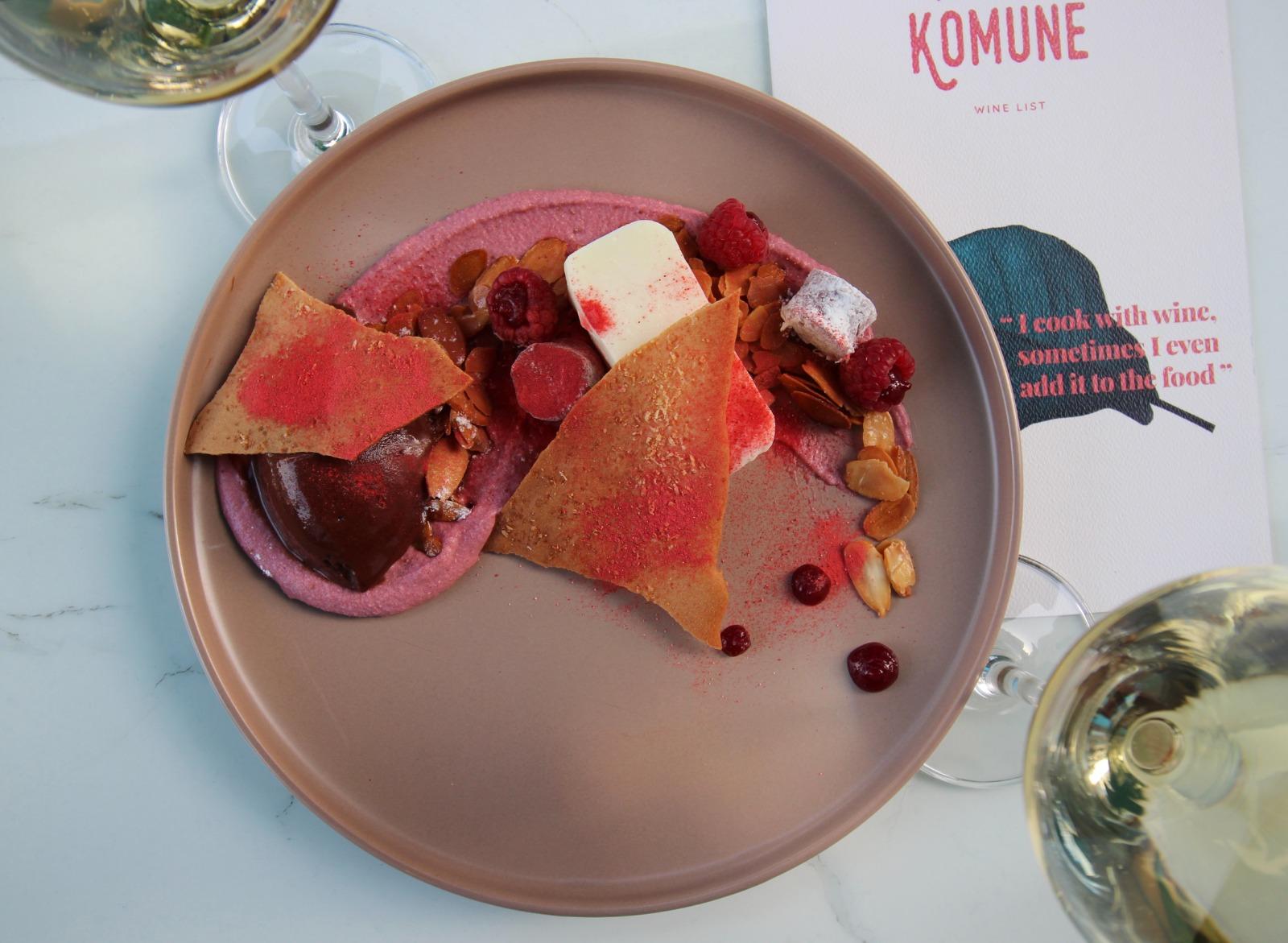 Ovolo 酒店旗下兩所素食天堂VEDA和Komüne, 於2月13日至19日情人節期間推出節日限定甜點「 Stage of Loves」