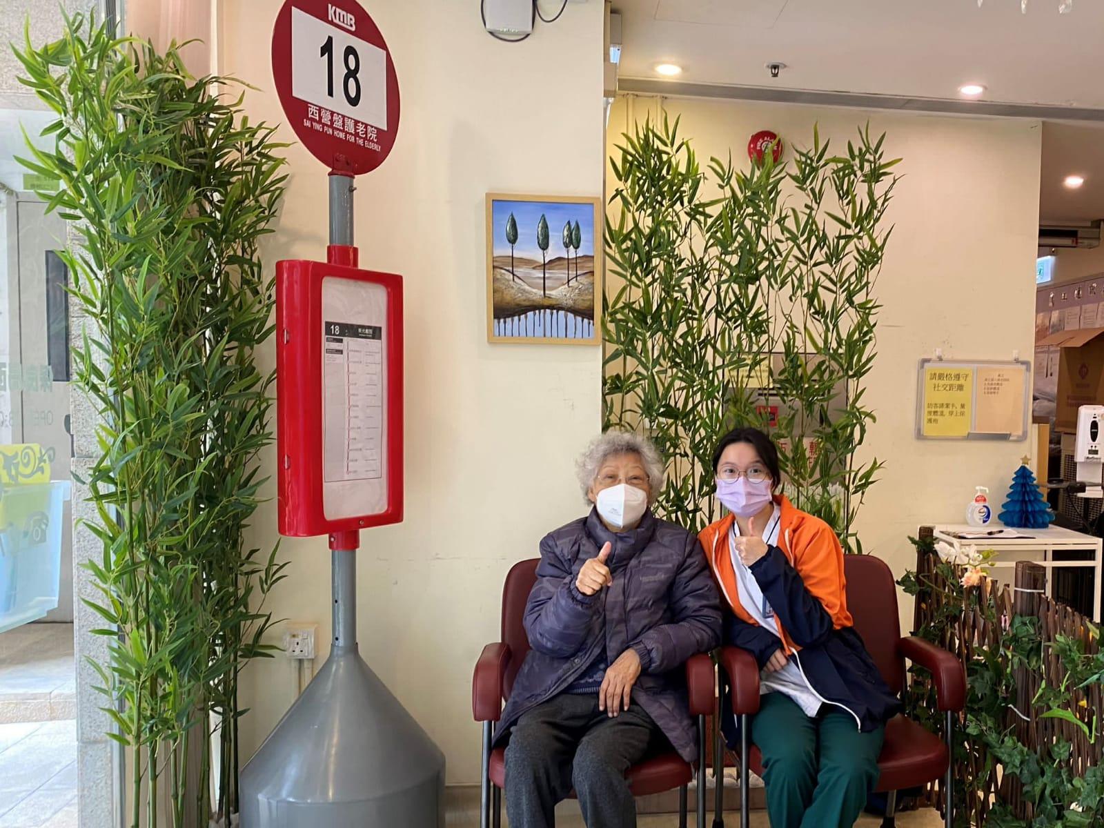 九巴再向6安老院舍捐贈「愛心巴士站牌」 助認知障礙症長者治療