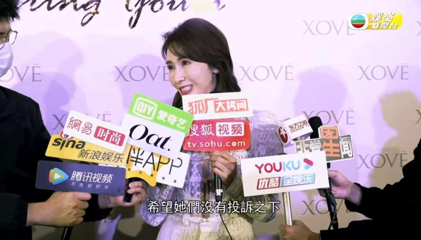 黎現身上海為自己嘅美容品牌宣傳。